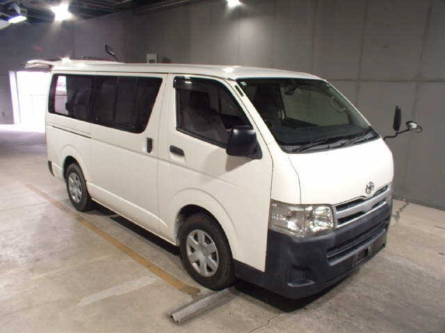TOYOTA HIACE VAN 2013