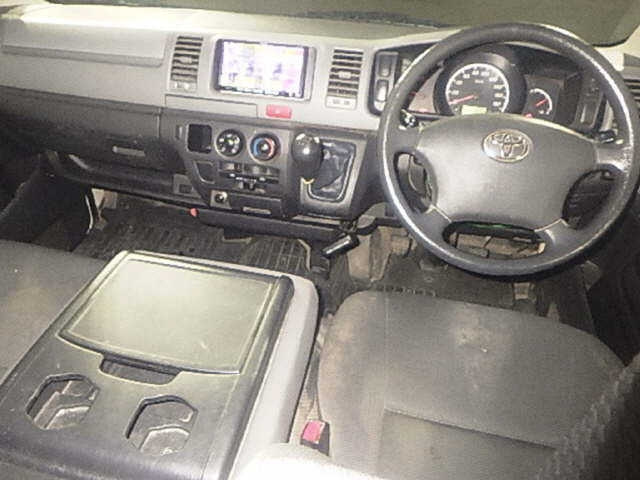 TOYOTA HIACE VAN 2013