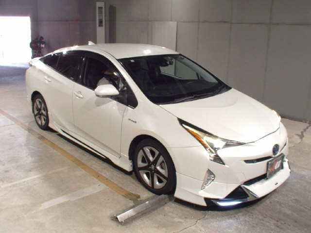 TOYOTA PRIUS 2016