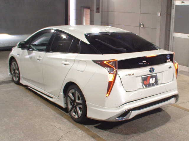 TOYOTA PRIUS 2016