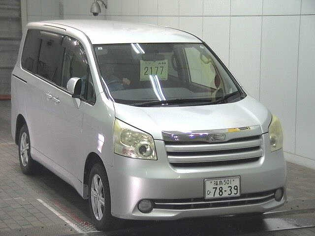 TOYOTA NOAH 2009