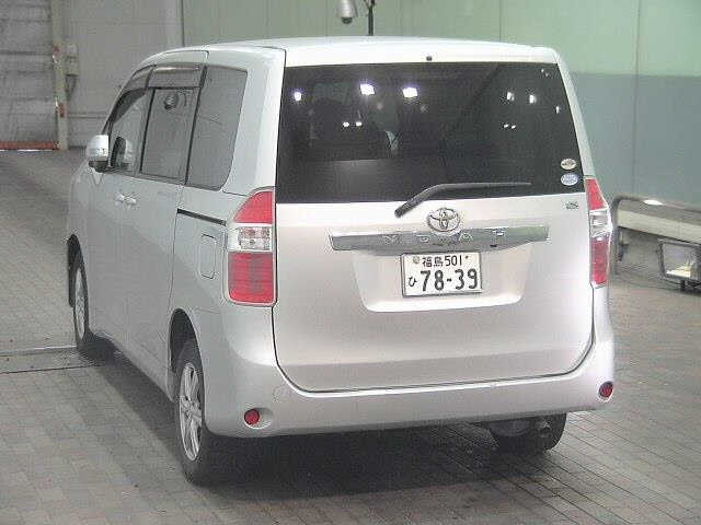 TOYOTA NOAH 2009