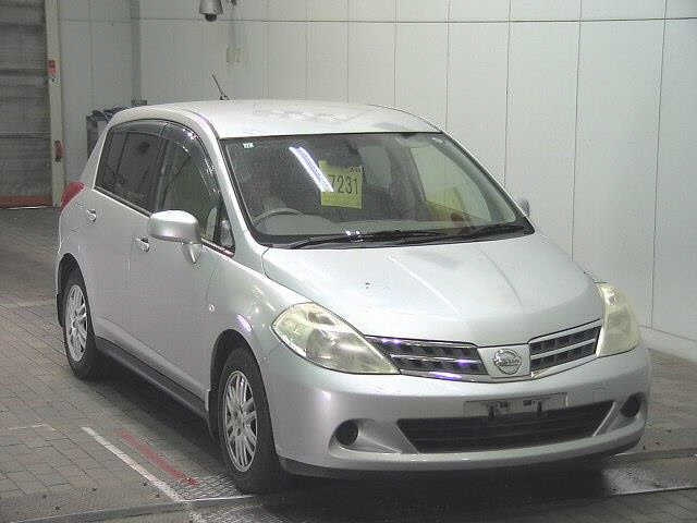 NISSAN TIIDA 2011