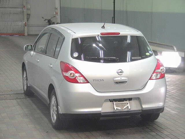 NISSAN TIIDA 2011
