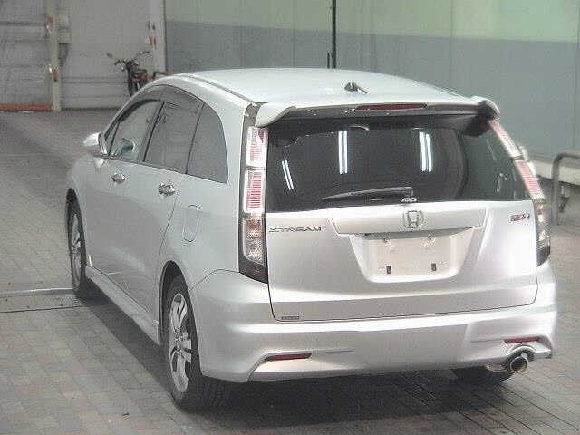 HONDA STREAM 2010