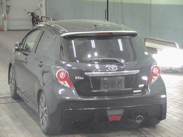 TOYOTA VITZ 2012
