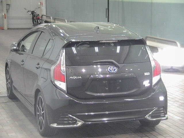 TOYOTA AQUA 2016