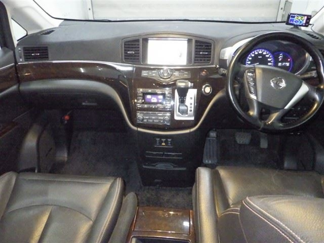 NISSAN ELGRAND 2010