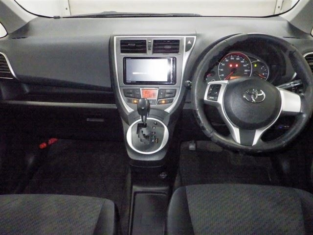 TOYOTA RACTIS 2013
