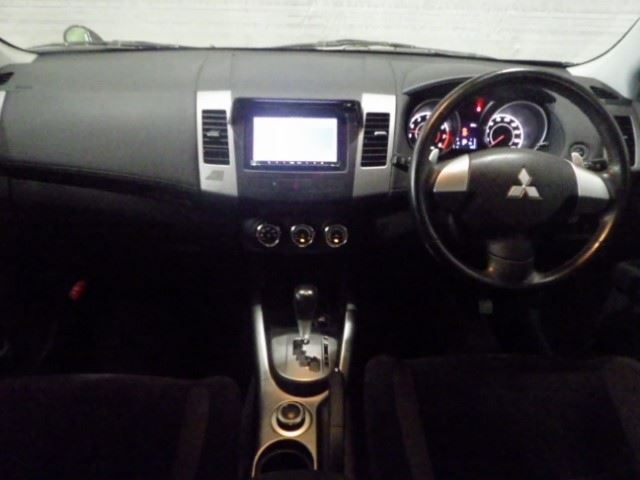 MITSUBISHI OUTLANDER 2011