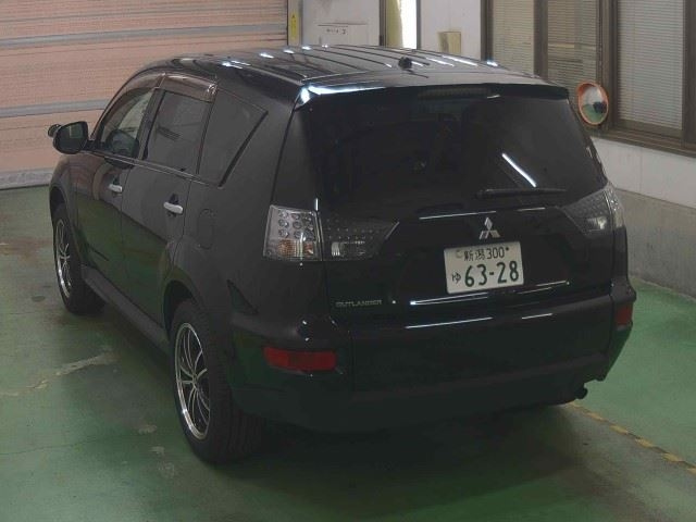 MITSUBISHI OUTLANDER 2011