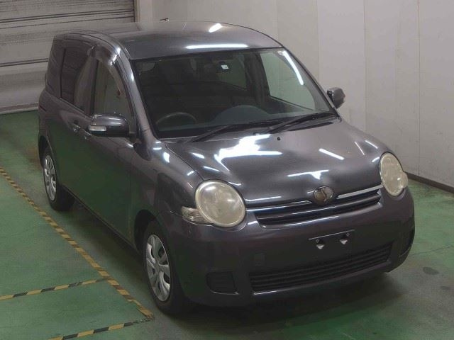 TOYOTA SIENTA 2010