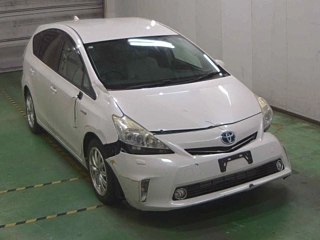 TOYOTA PRIUS ALPHA 2011