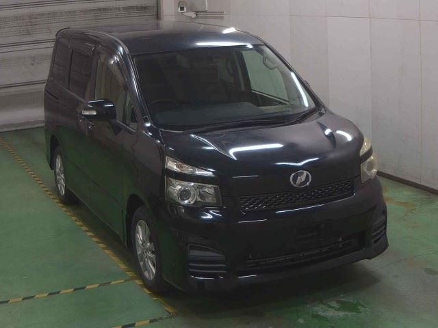 TOYOTA VOXY 2011