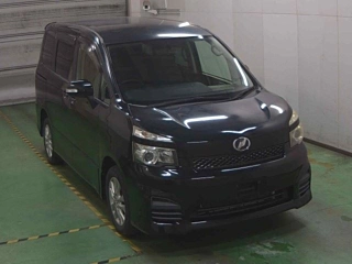 TOYOTA VOXY 2011