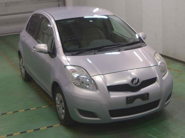 TOYOTA VITZ 2010