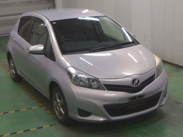 TOYOTA VITZ 2013