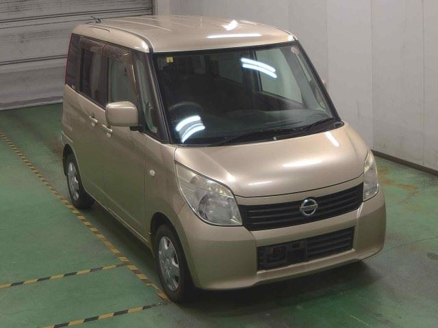 NISSAN ROOX 2010