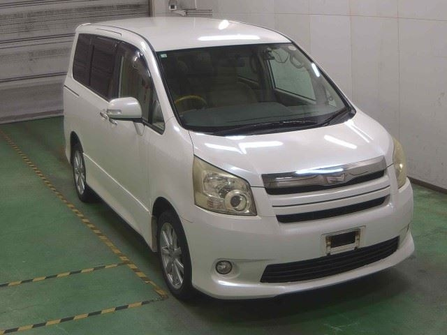 TOYOTA NOAH 2008