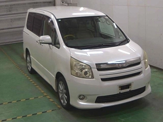 TOYOTA NOAH 2008