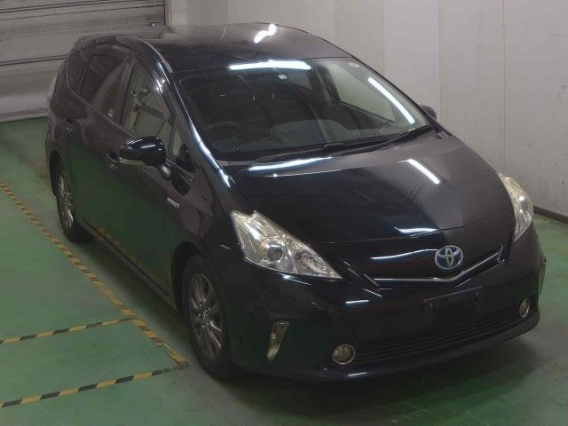TOYOTA PRIUS ALPHA 2014