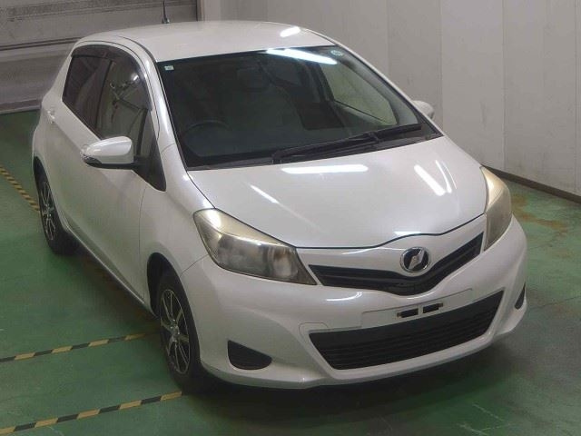 TOYOTA VITZ 2013