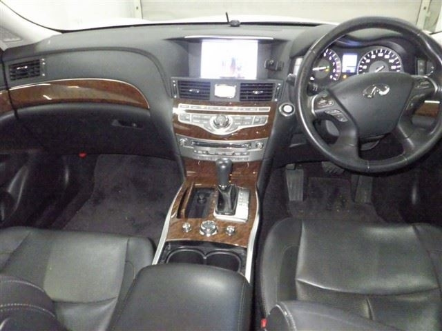 NISSAN FUGA 2016