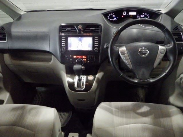 NISSAN SERENA 2011