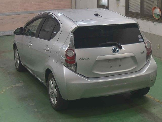 TOYOTA AQUA 2012