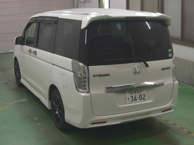 HONDA STEP WAGON 2013
