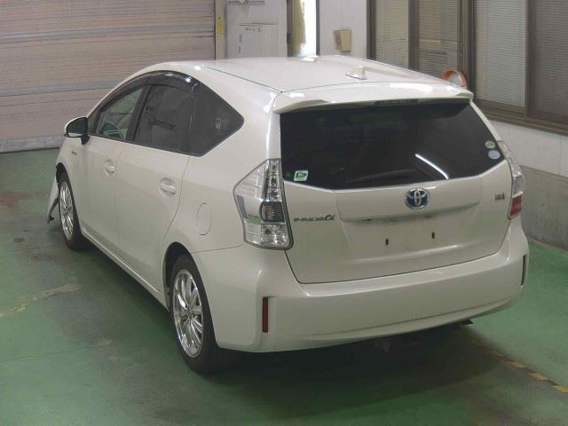 TOYOTA PRIUS ALPHA 2011