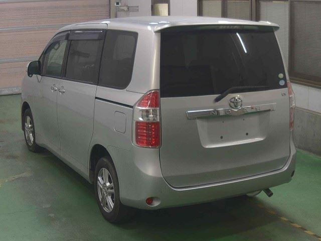 TOYOTA NOAH 2009