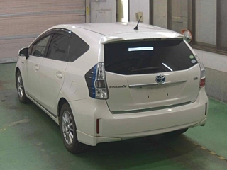 TOYOTA PRIUS ALPHA 2012