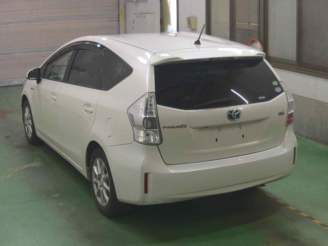 TOYOTA PRIUS ALPHA 2012