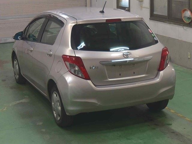 TOYOTA VITZ 2012