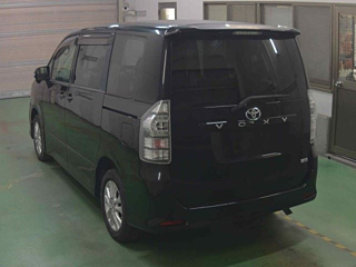TOYOTA VOXY 2011