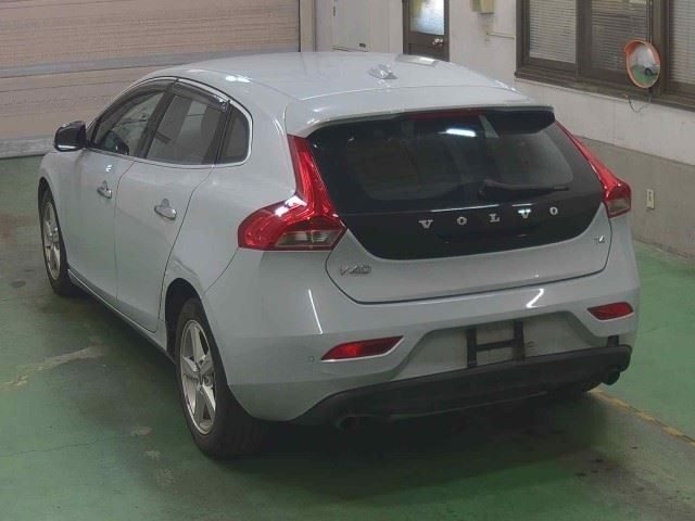 VOLVO V40 2013