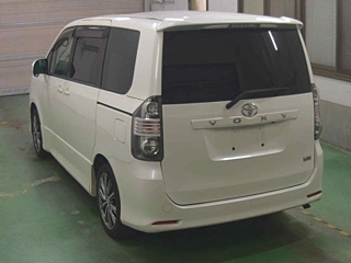 TOYOTA VOXY 2009