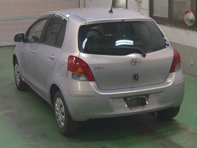 TOYOTA VITZ 2010