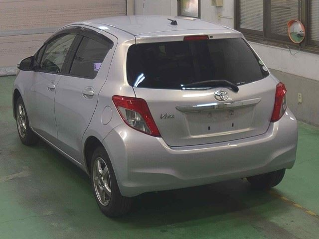 TOYOTA VITZ 2013
