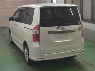 TOYOTA NOAH 2008