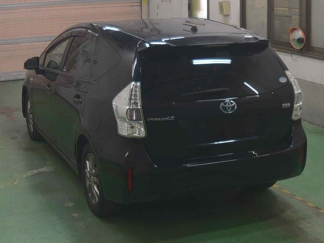 TOYOTA PRIUS ALPHA 2014