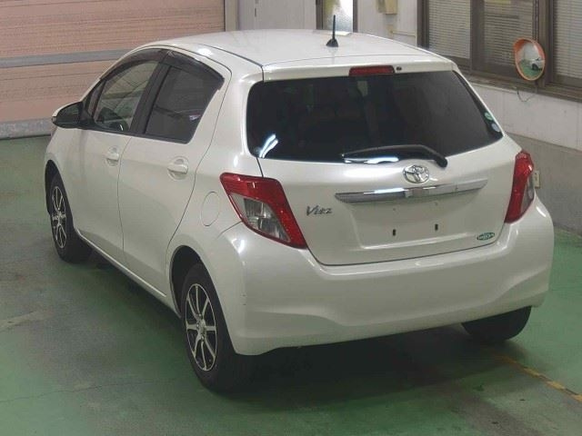 TOYOTA VITZ 2013