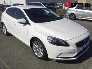 VOLVO V40 2014