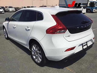VOLVO V40 2014