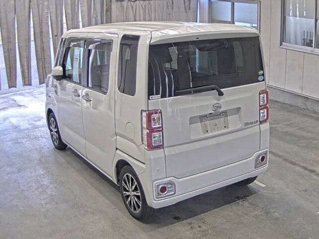 DAIHATSU WAKE 2016