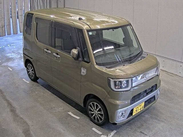 DAIHATSU WAKE 2016