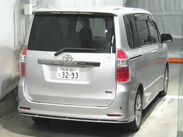 TOYOTA NOAH 2008
