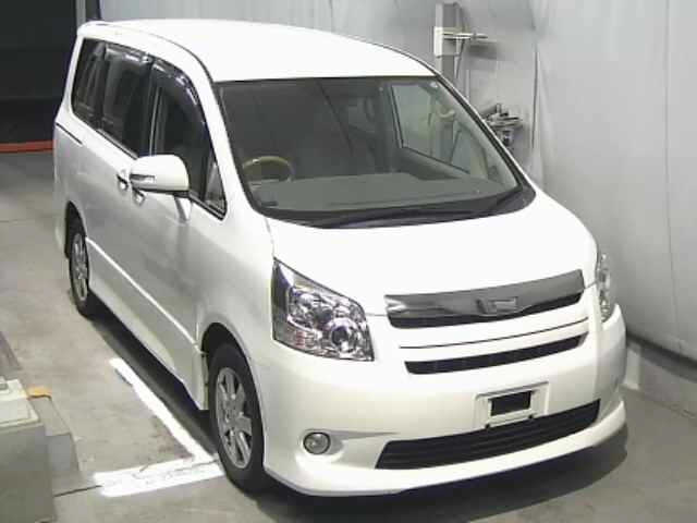 TOYOTA NOAH 2009