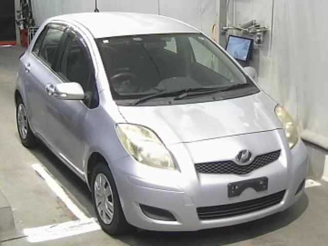 TOYOTA VITZ 2010